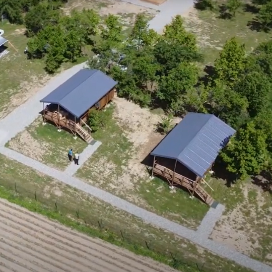 Visul unui ciclist pasionat – cum a prins viață un camping autentic în inima României