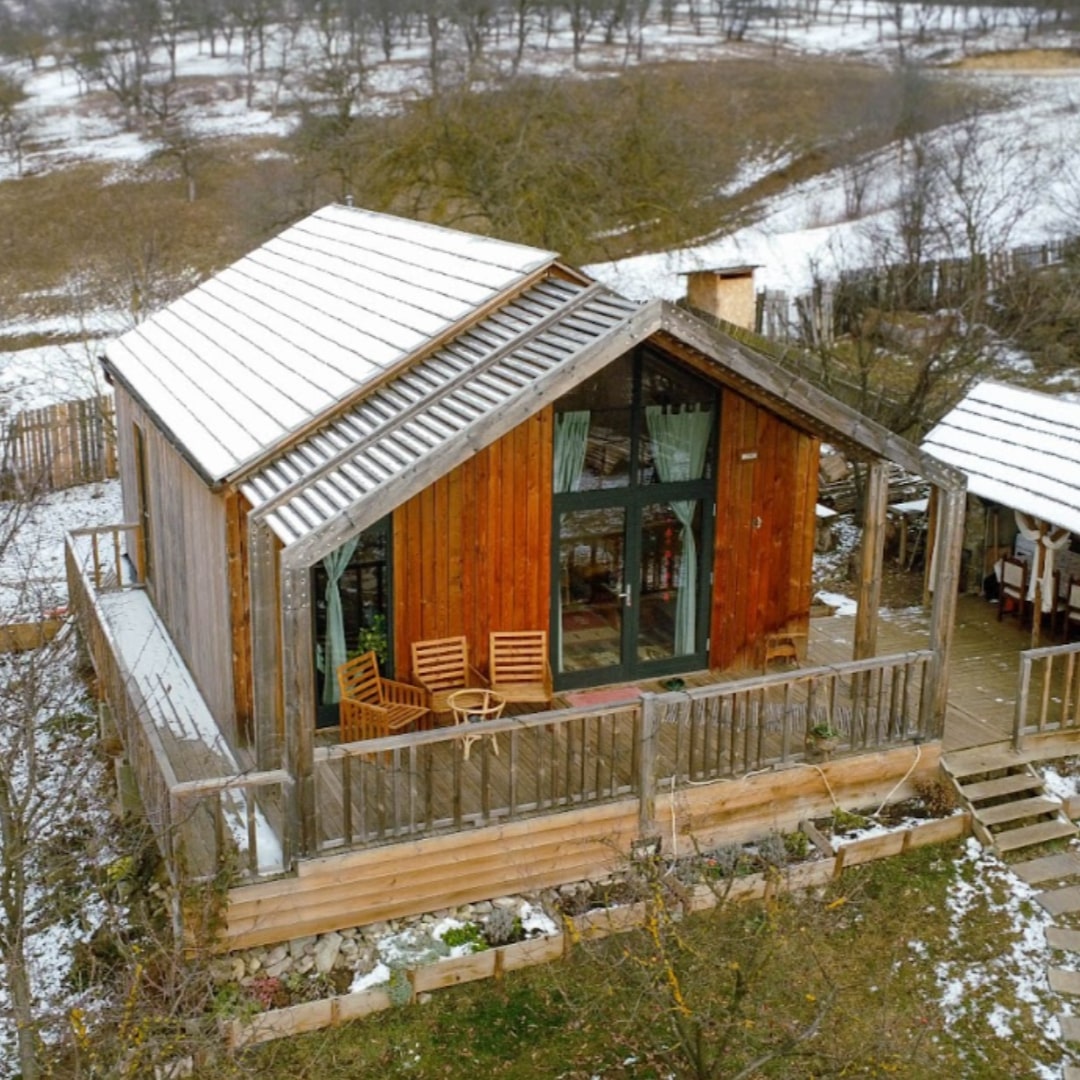 Cum să faci o investiție inteligentă cu o cabană din lemn?