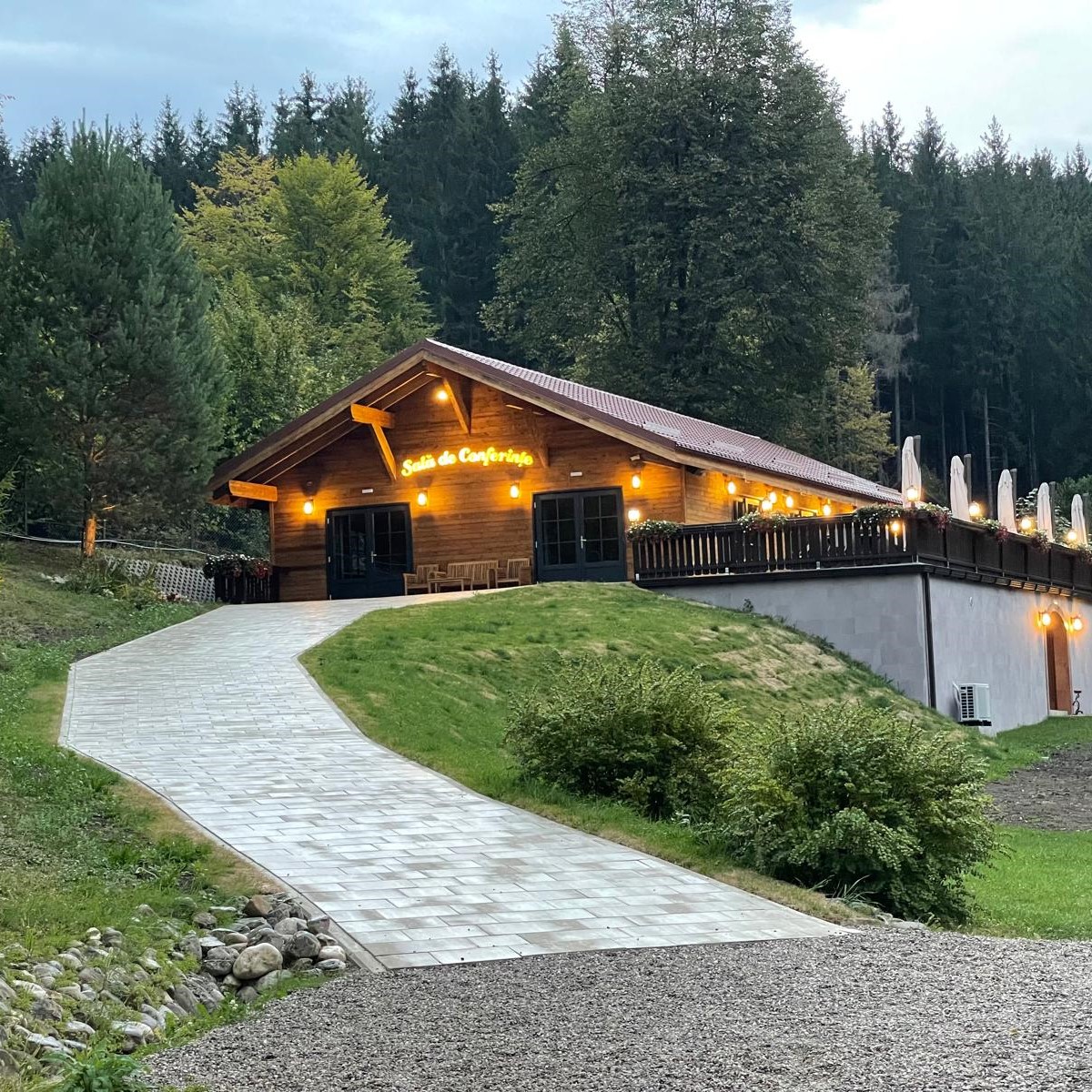 Structura din lemn potrivită afacerii tale – Cum Domeniul Toma a găsit soluția 